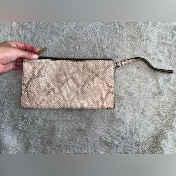 2 Michael Kors wristlets - Picture 10 of 16